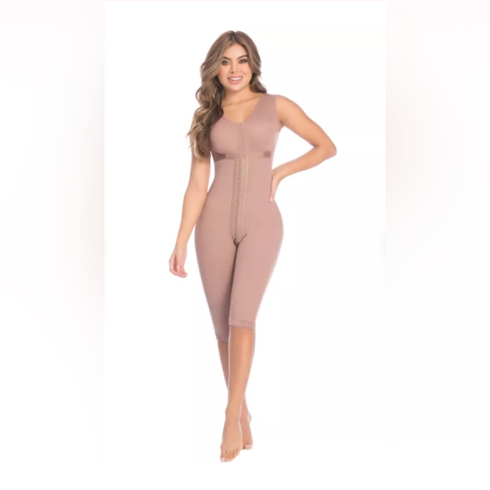 BBL Full Body Faja Colombiana wireless bra. Post operative high compression.